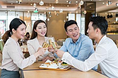 《最后的生还者：重制版》7分钟实机演示：比尔的小镇